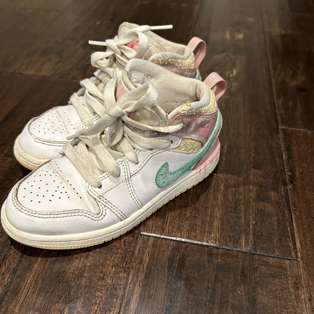 Jordan 1 MID SE